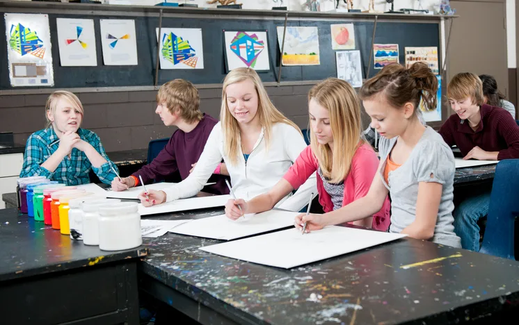 学生组织活动现场，二维码扫描签到管理